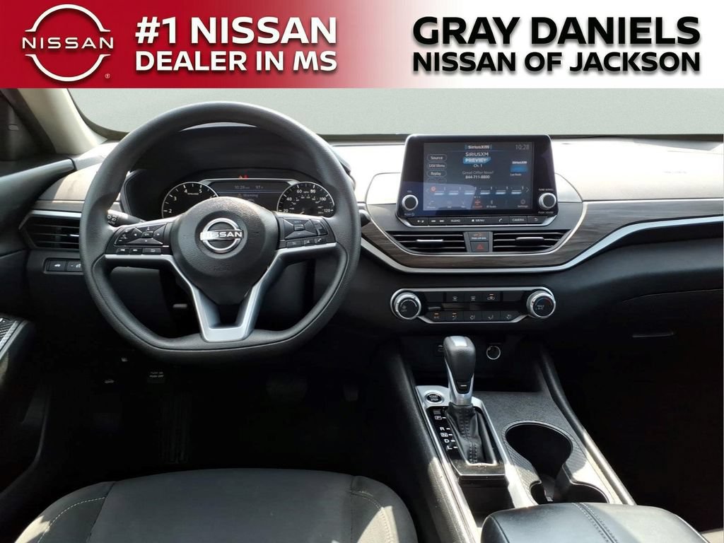 Used 2025 Nissan Altima 2.5 SV FWD image 8