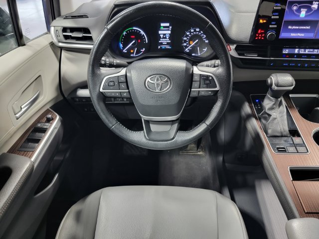 Used 2022 Toyota Sienna XLE FWD image 24