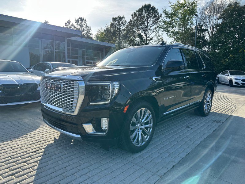 Used 2024 GMC Yukon Denali w/ Denali Reserve Package image 3