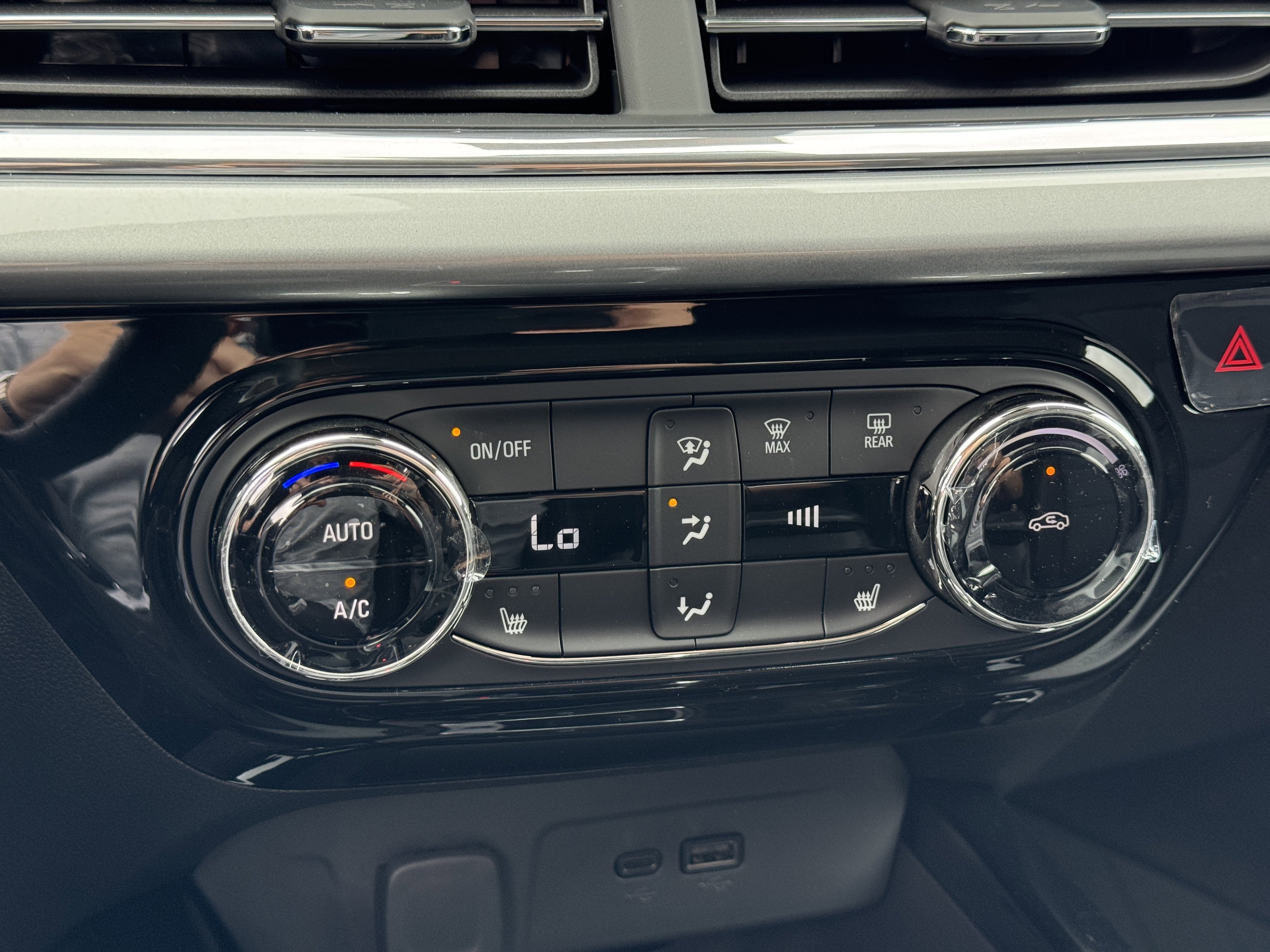 New 2025 Chevrolet Trax LT w/ LT Convenience Package image 20