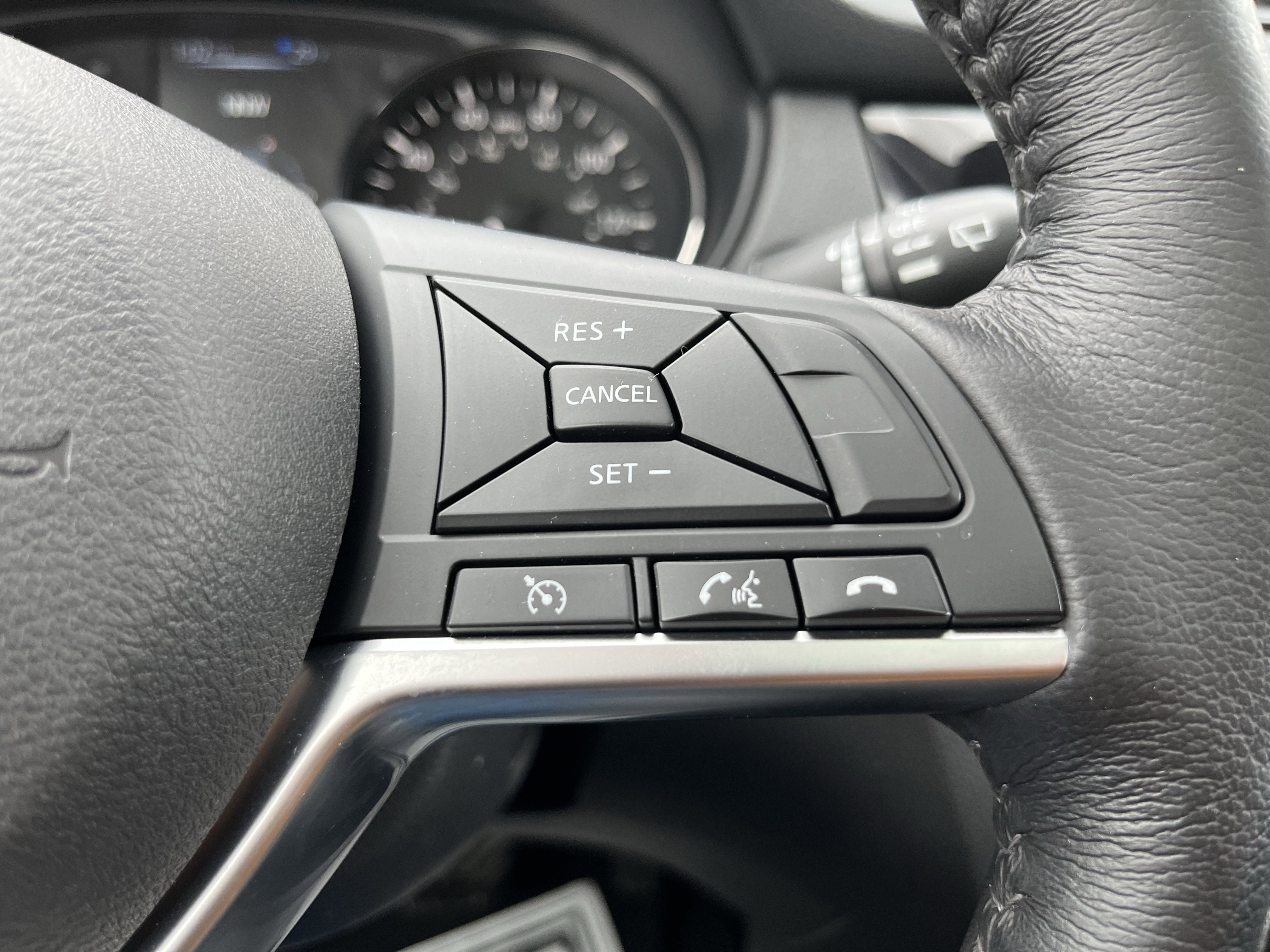 Used 2017 Nissan Rogue SV w/ Sun & Sound Touring Package image 22