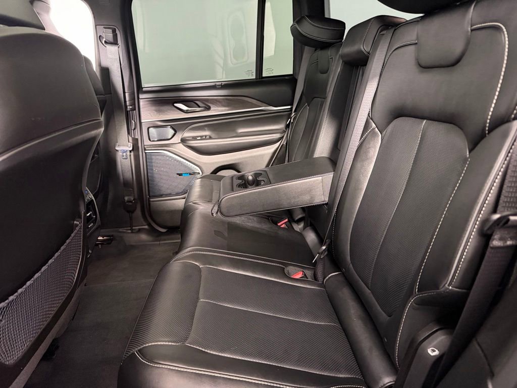 Certified 2022 Jeep Grand Cherokee Overland w/ Advanced Protech Group III image 28