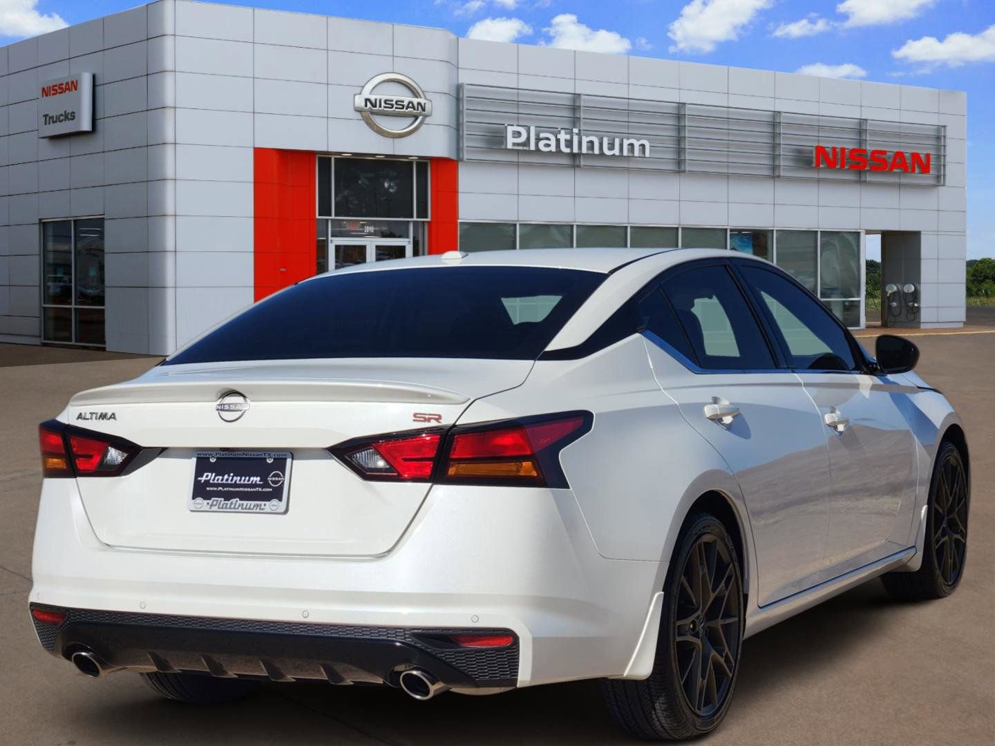 Used 2025 Nissan Altima 2.5 SR w/ SR Premium Package image 4