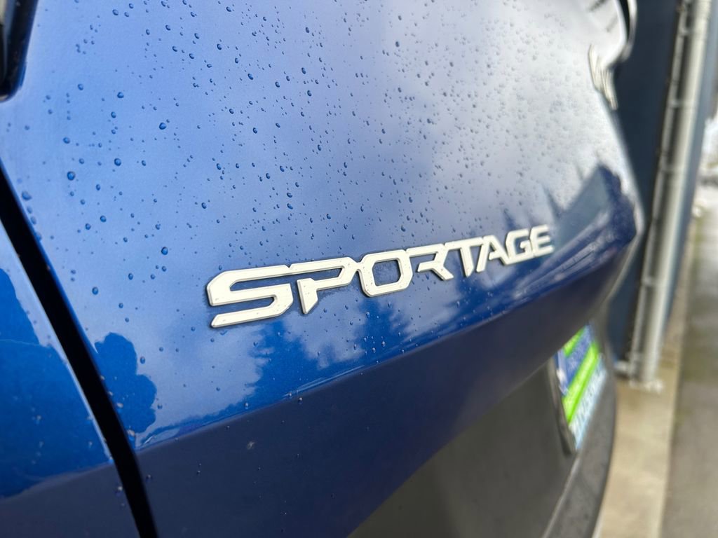 Used 2025 Kia Sportage EX image 32