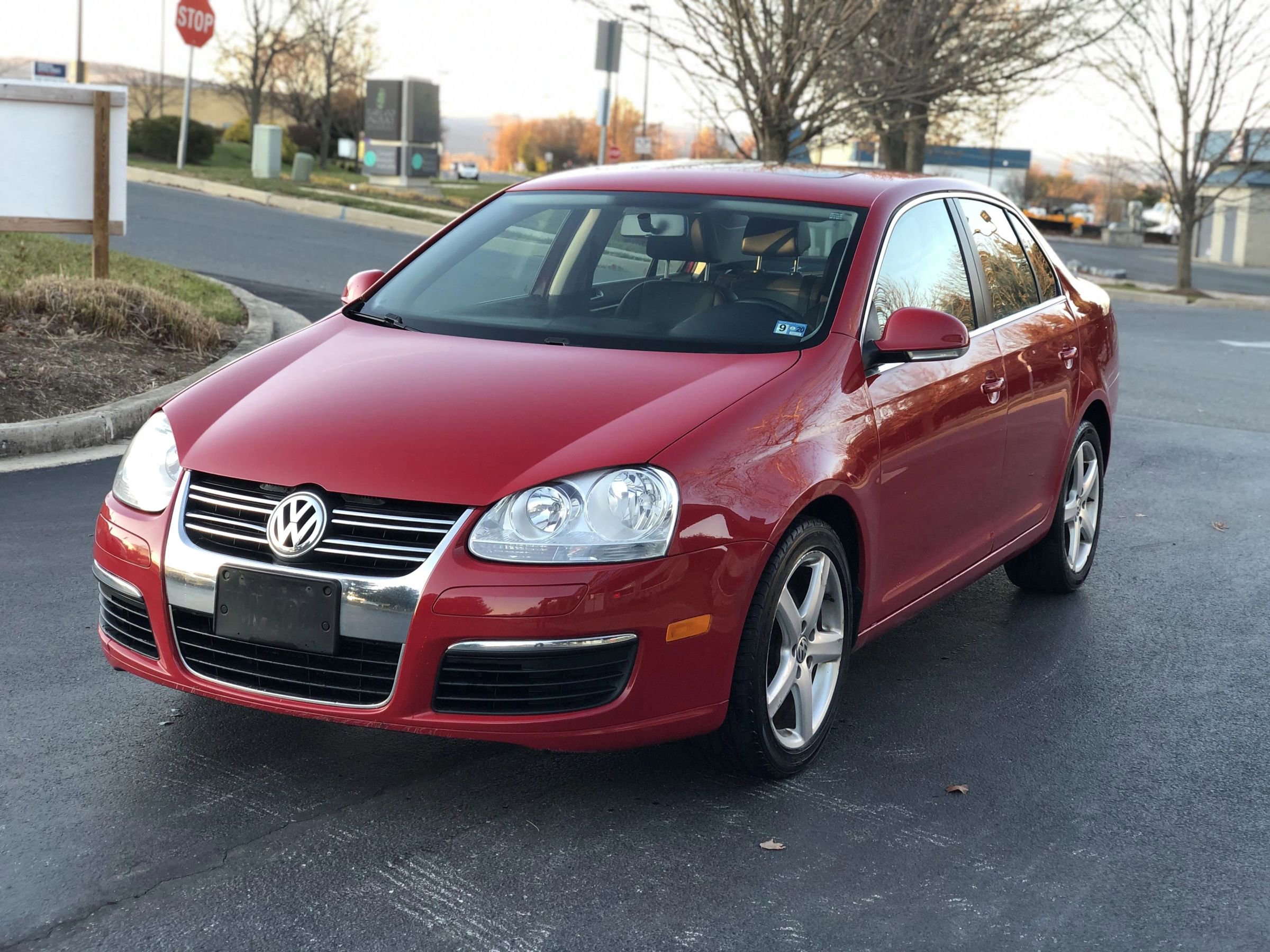 Used 2010 Volkswagen Jetta SE image 2