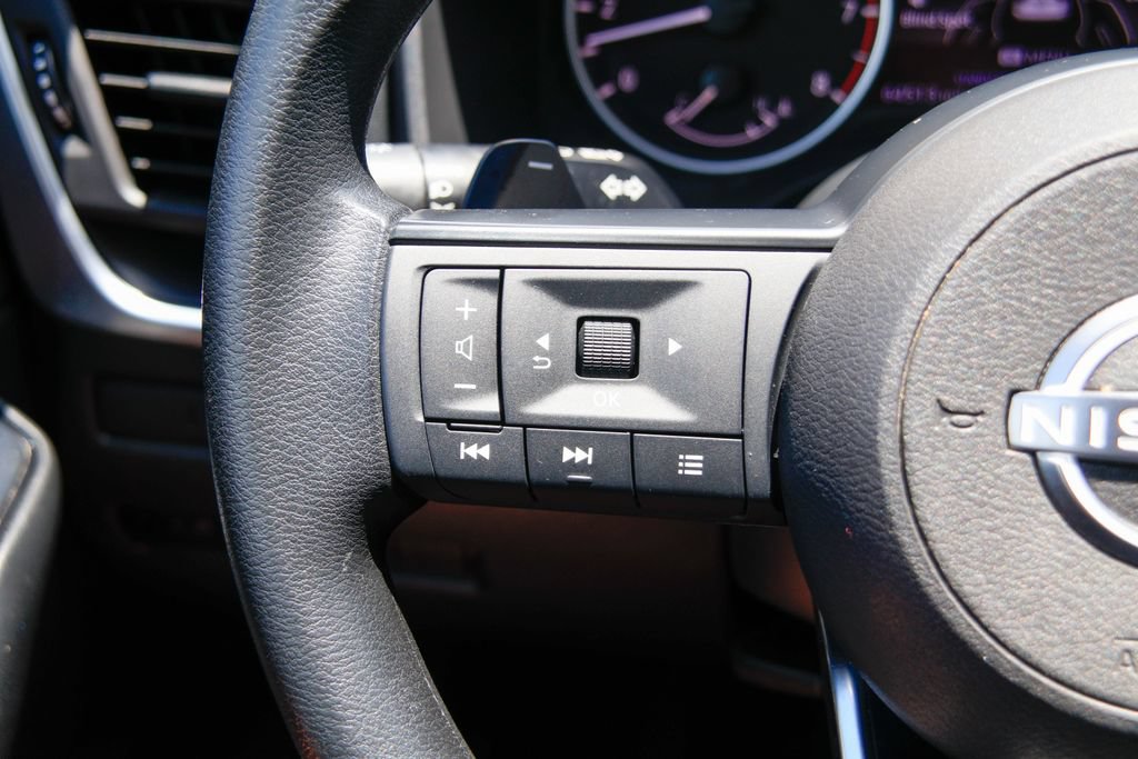 Used 2024 Nissan Rogue S FWD image 12