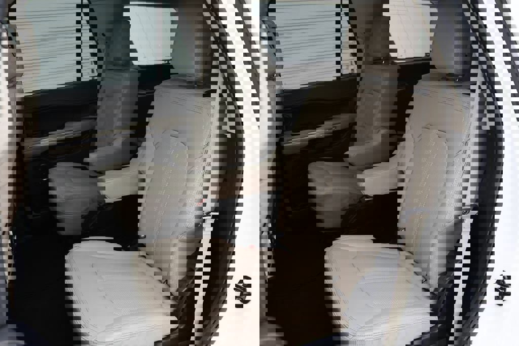 Used 2022 Ford Expedition Limited image 12