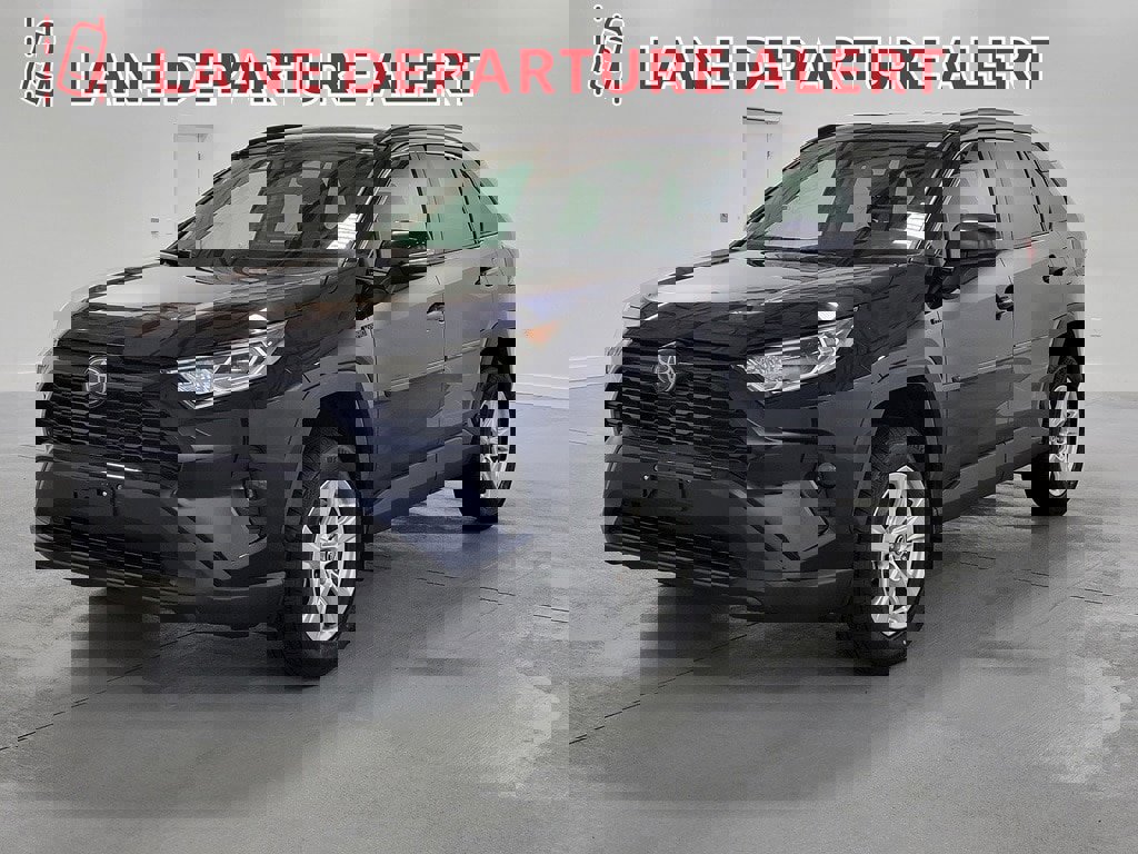 Used 2020 Toyota RAV4 XLE image 4