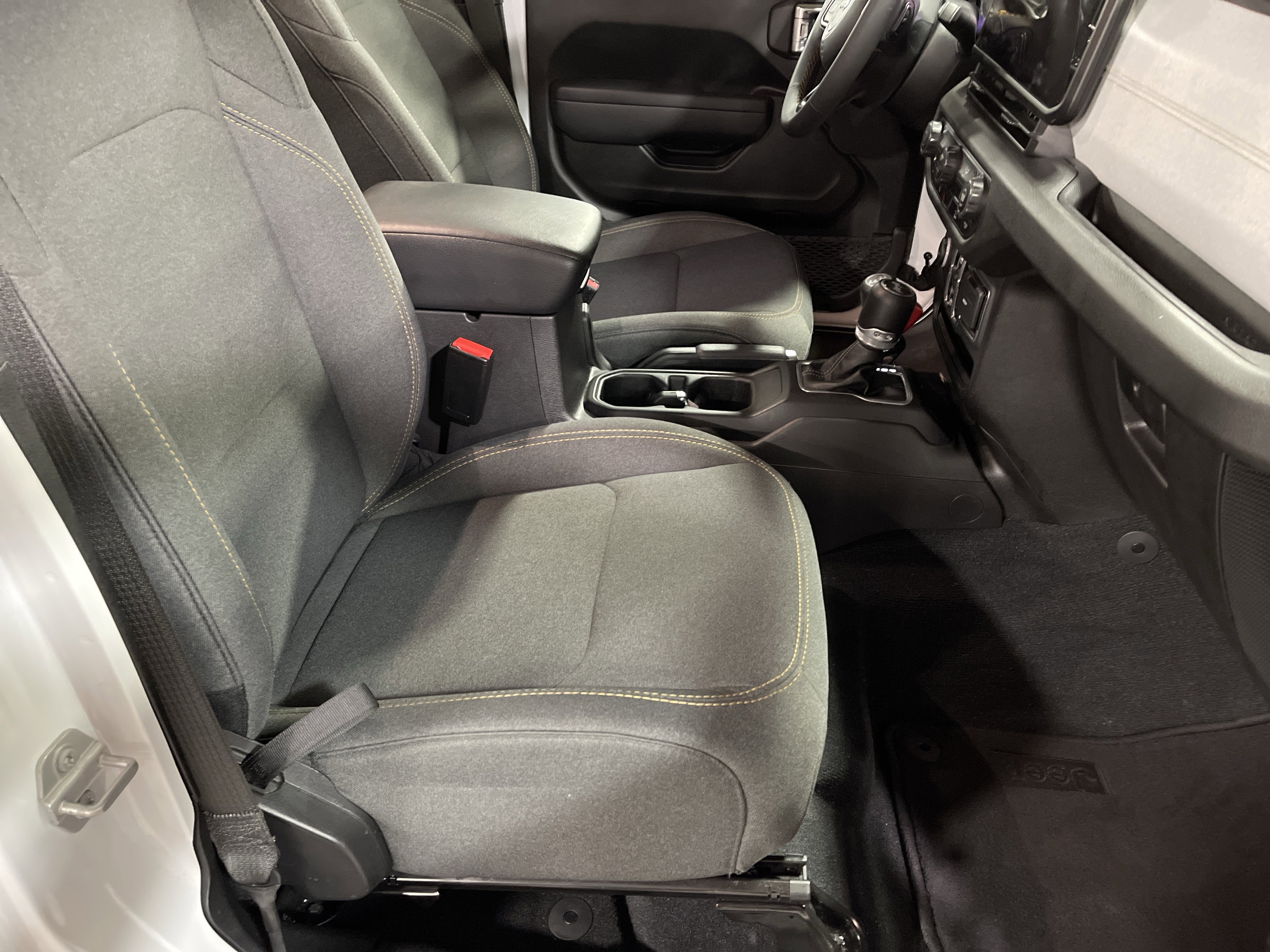 Used 2024 Jeep Wrangler Sport S image 12