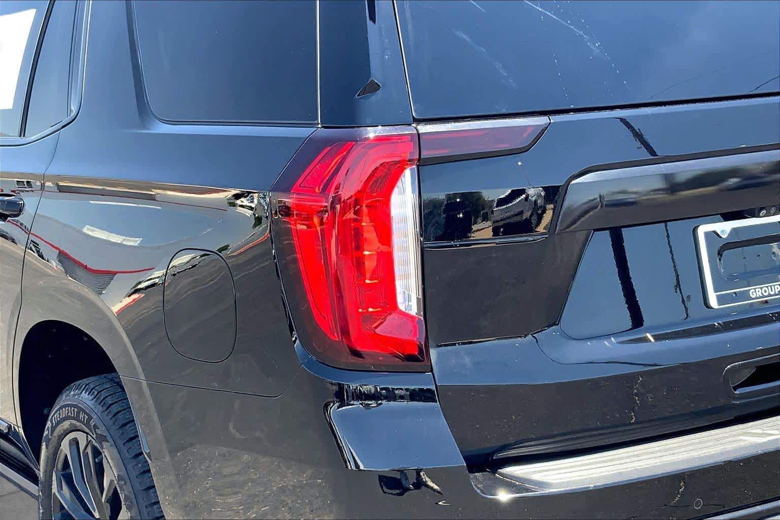 Used 2021 GMC Yukon Denali w/ Denali Premium Package AWD/4WD image 29
