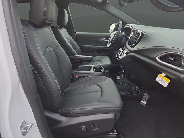 New 2026 Chrysler Pacifica Select image 33