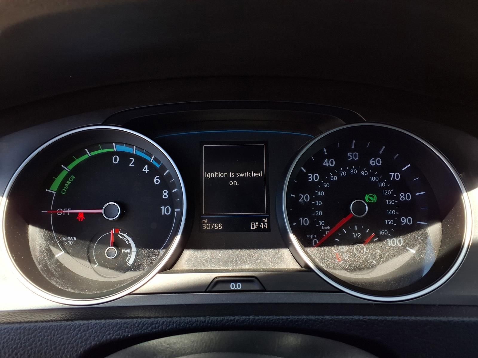Used 2016 Volkswagen e-Golf SE w/ DC Fast Charging Package FWD image 13