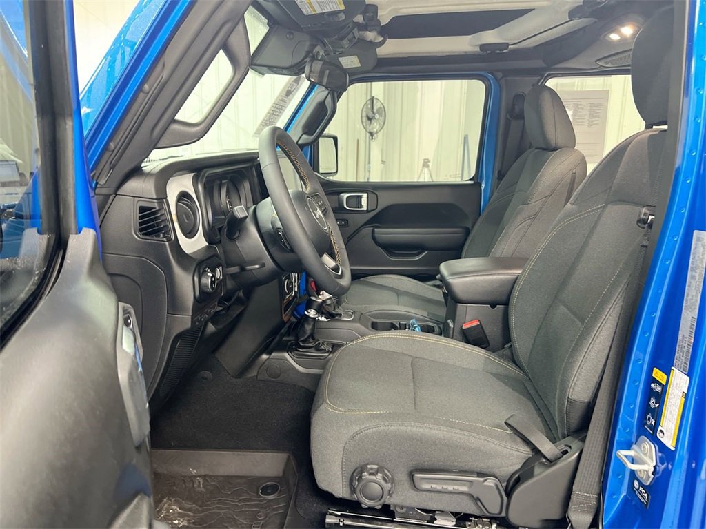 Used 2024 Jeep Gladiator Sport image 18