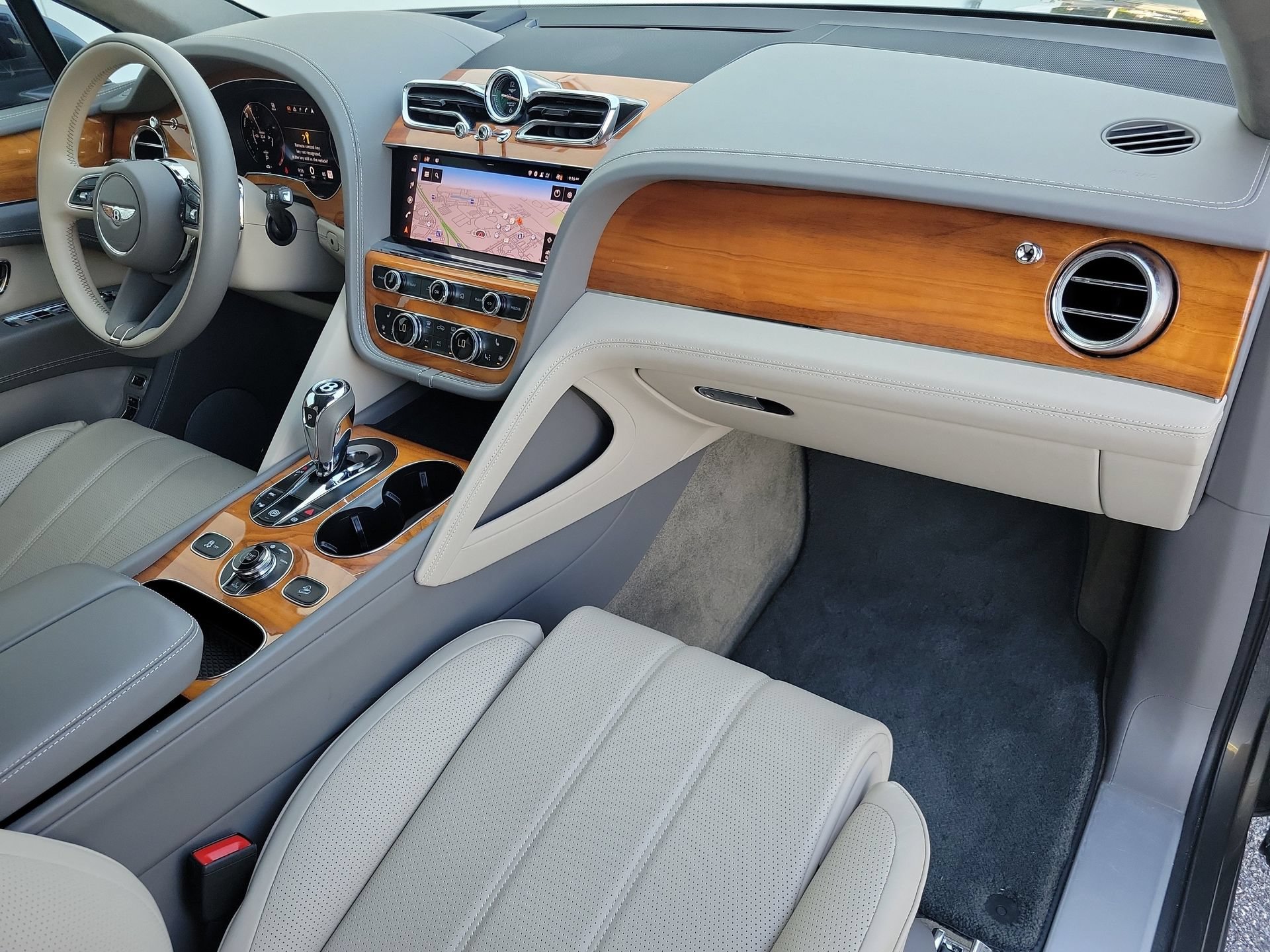 Certified 2023 Bentley Bentayga Plug-In Hybrid AWD/4WD image 3