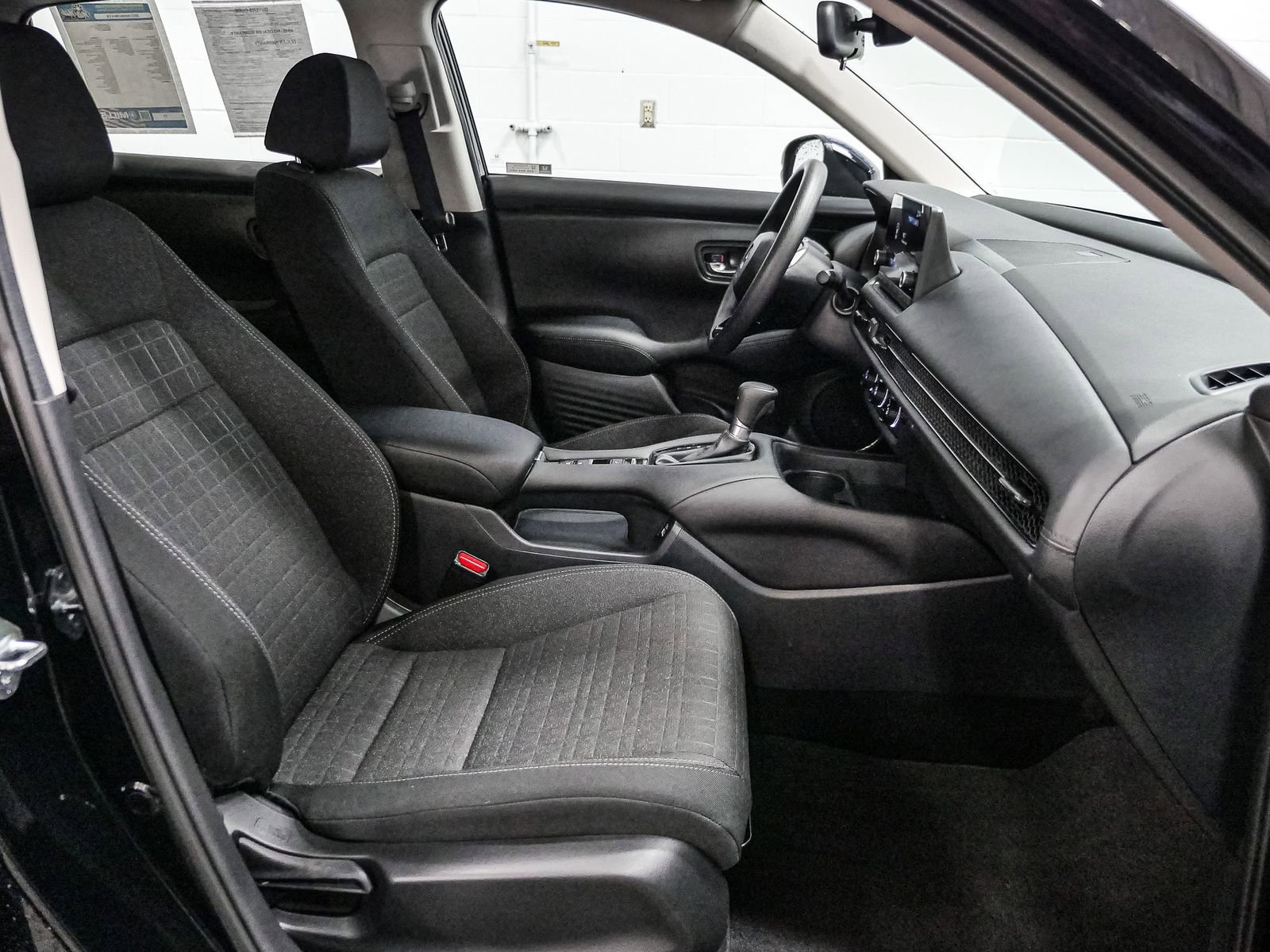 Used 2023 Honda HR-V LX image 21