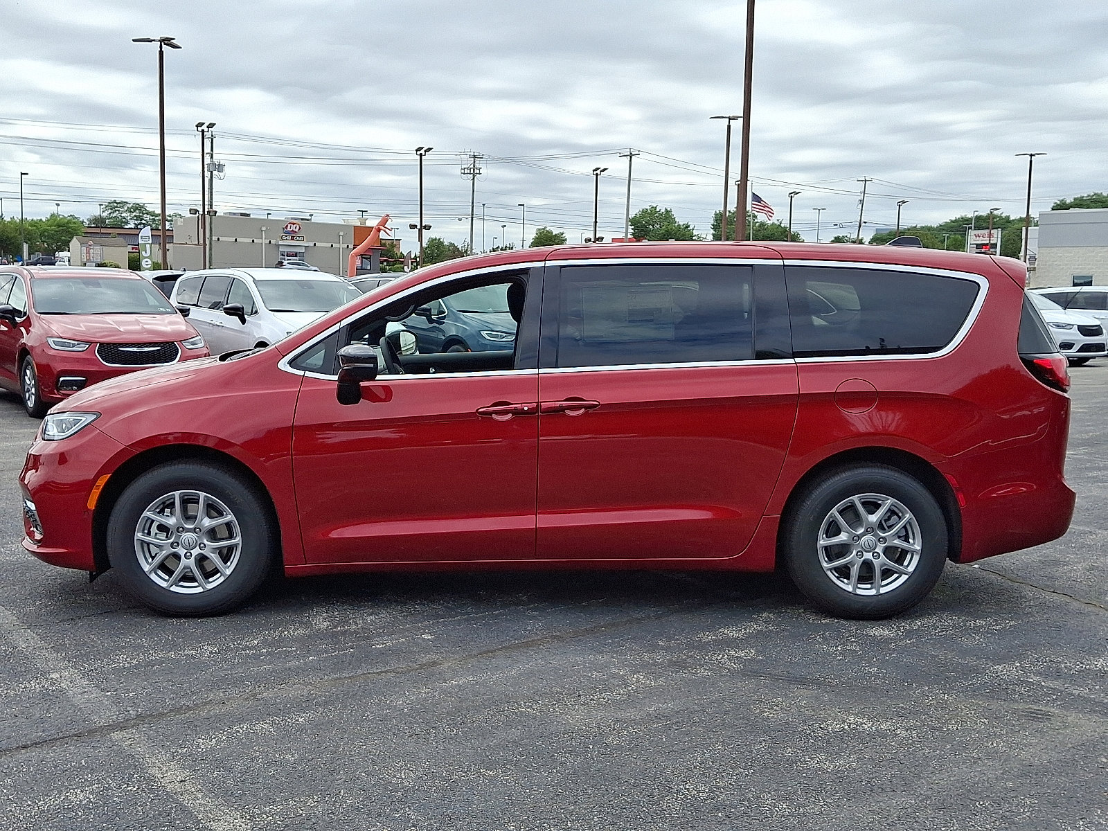 New 2026 Chrysler Pacifica Select image 5