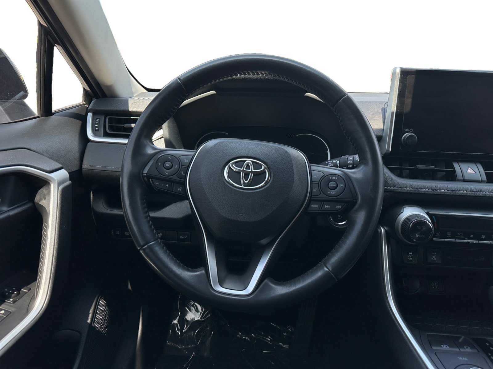 Used 2023 Toyota RAV4 XLE image 12
