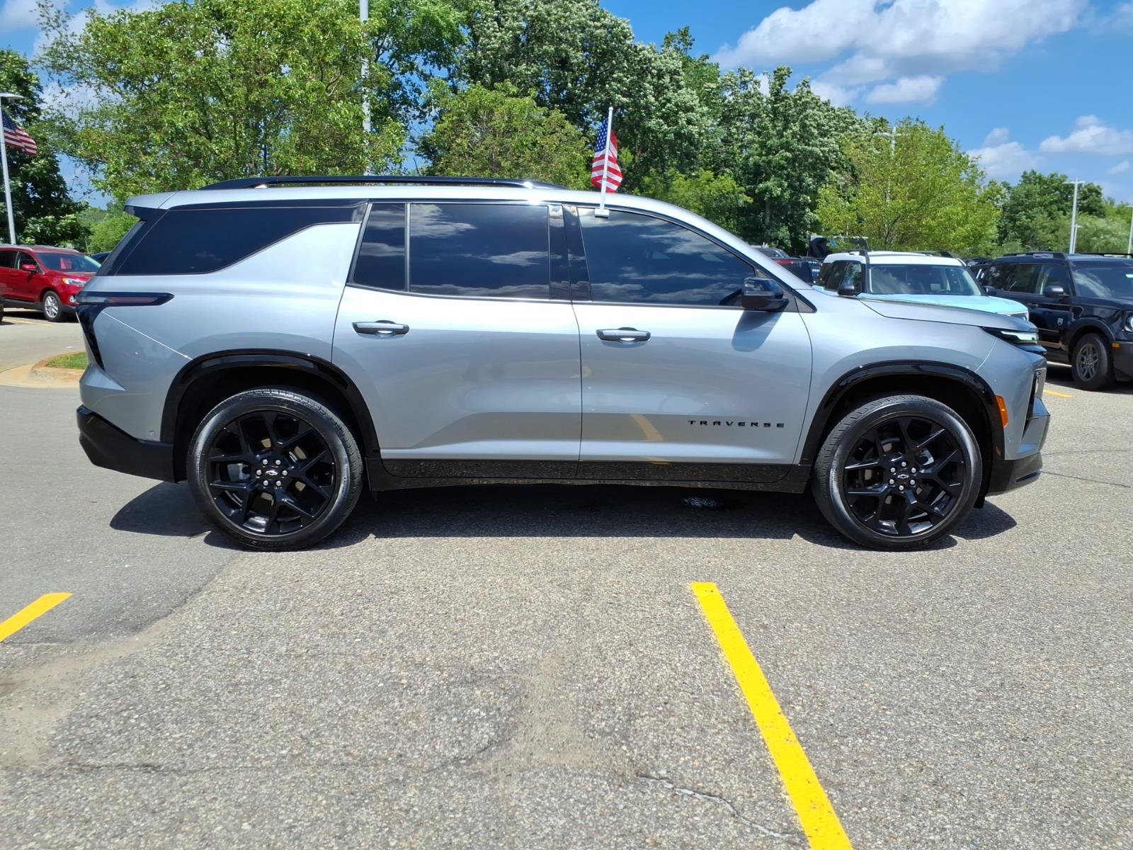 Used 2024 Chevrolet Traverse RS AWD/4WD image 9
