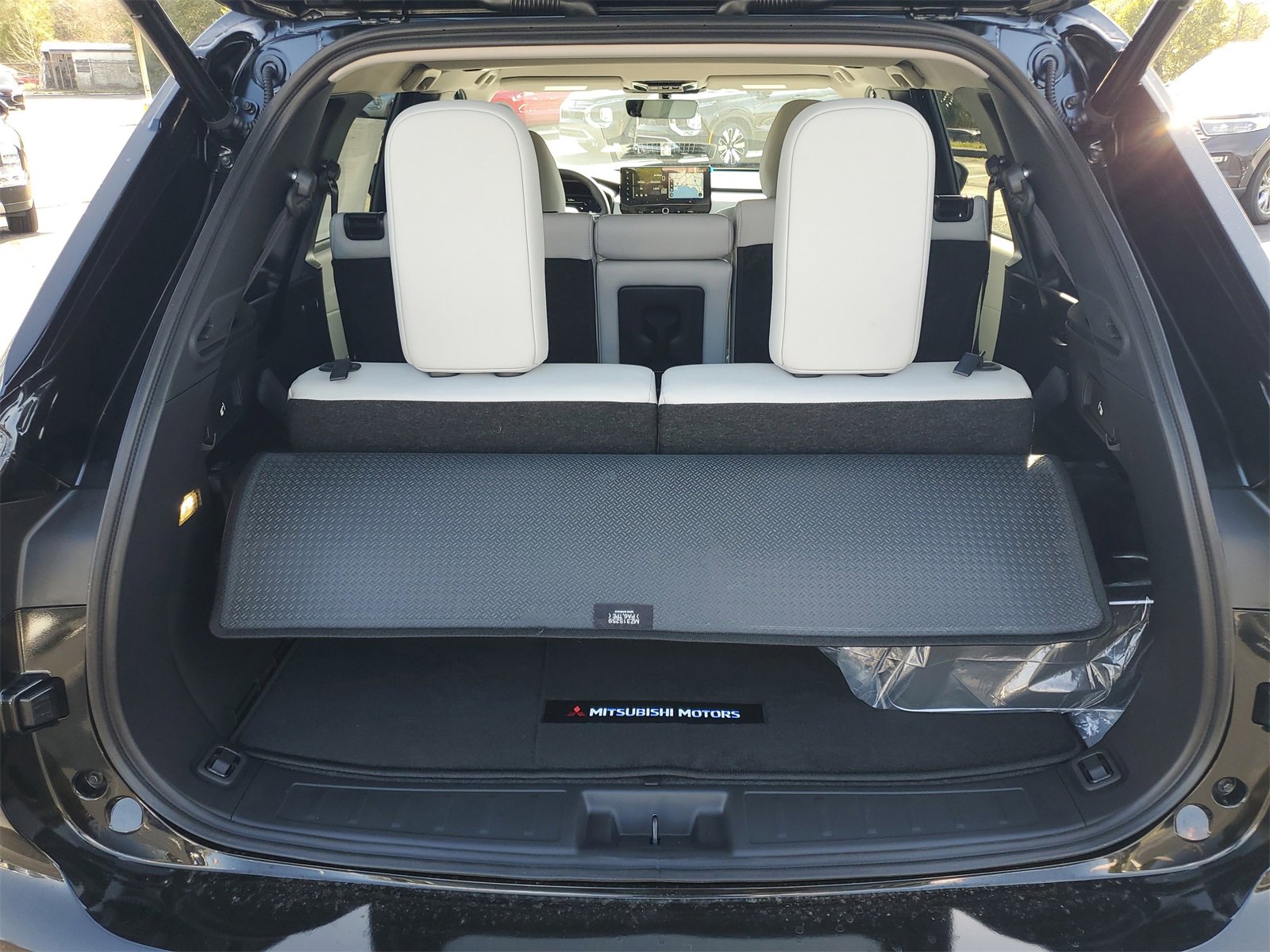 New 2025 Mitsubishi Outlander SE image 30