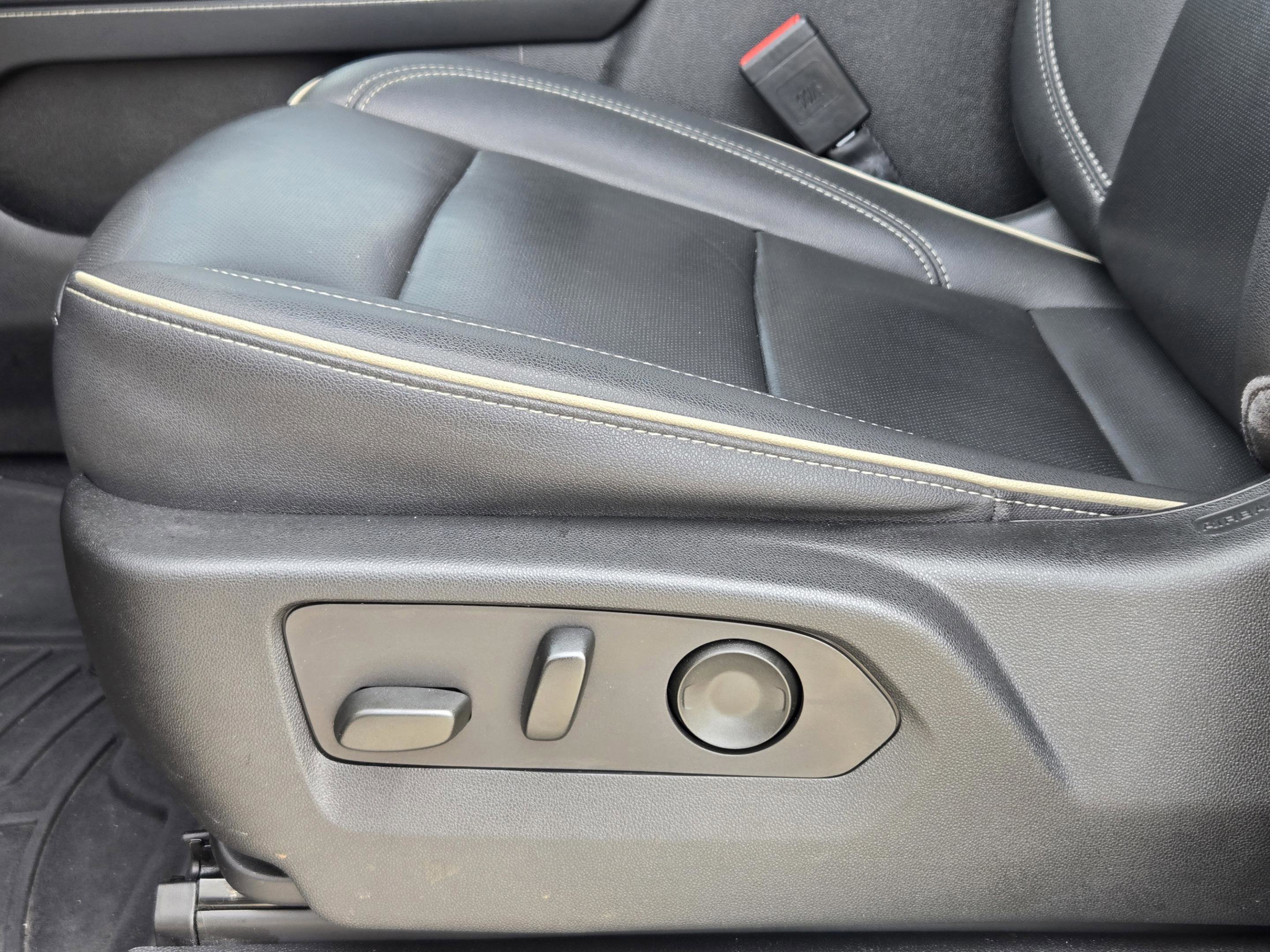 Used 2023 GMC Yukon SLT image 25