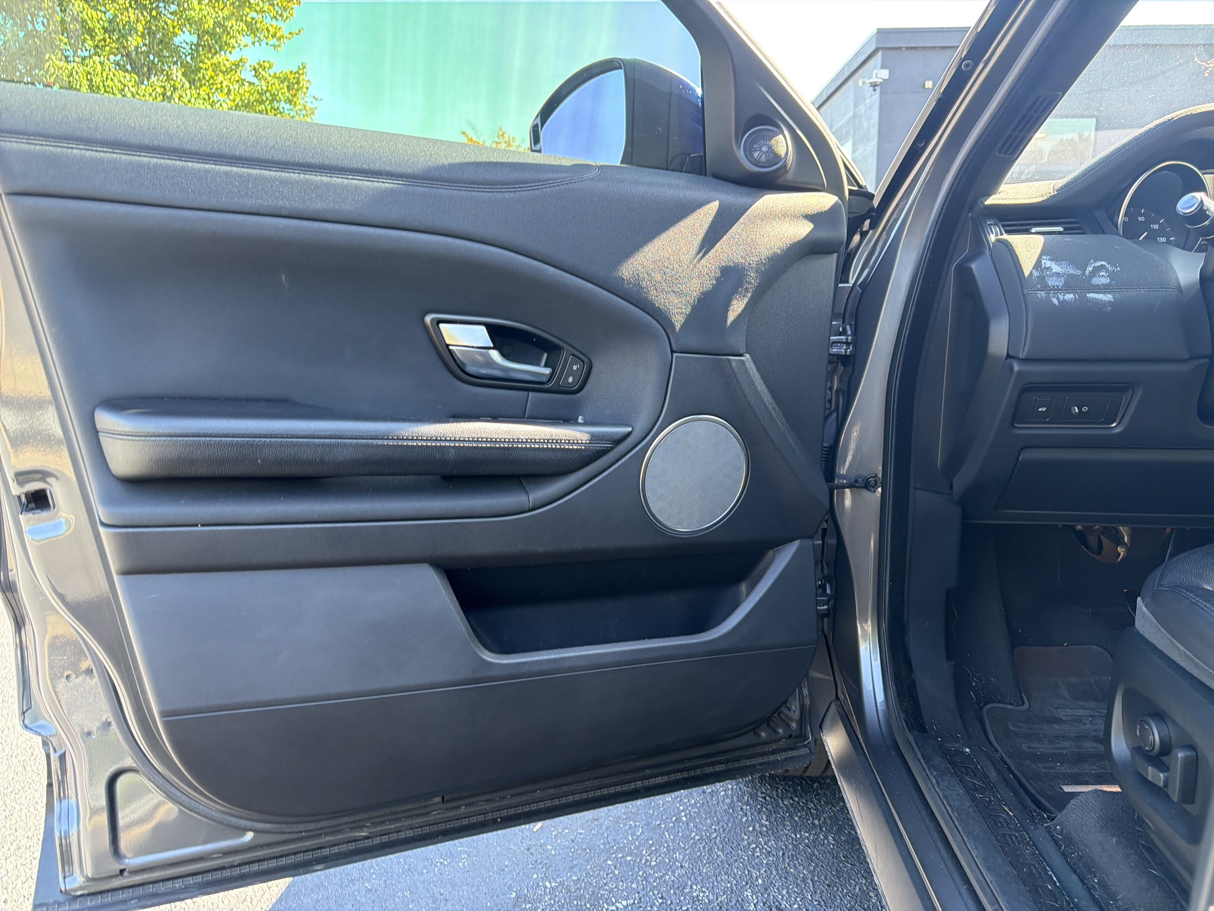 Used 2019 Land Rover Range Rover Evoque SE AWD/4WD image 15