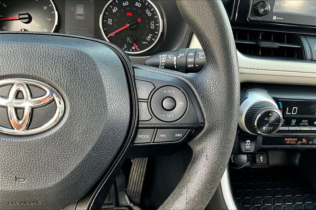 Used 2021 Toyota RAV4 XLE image 12