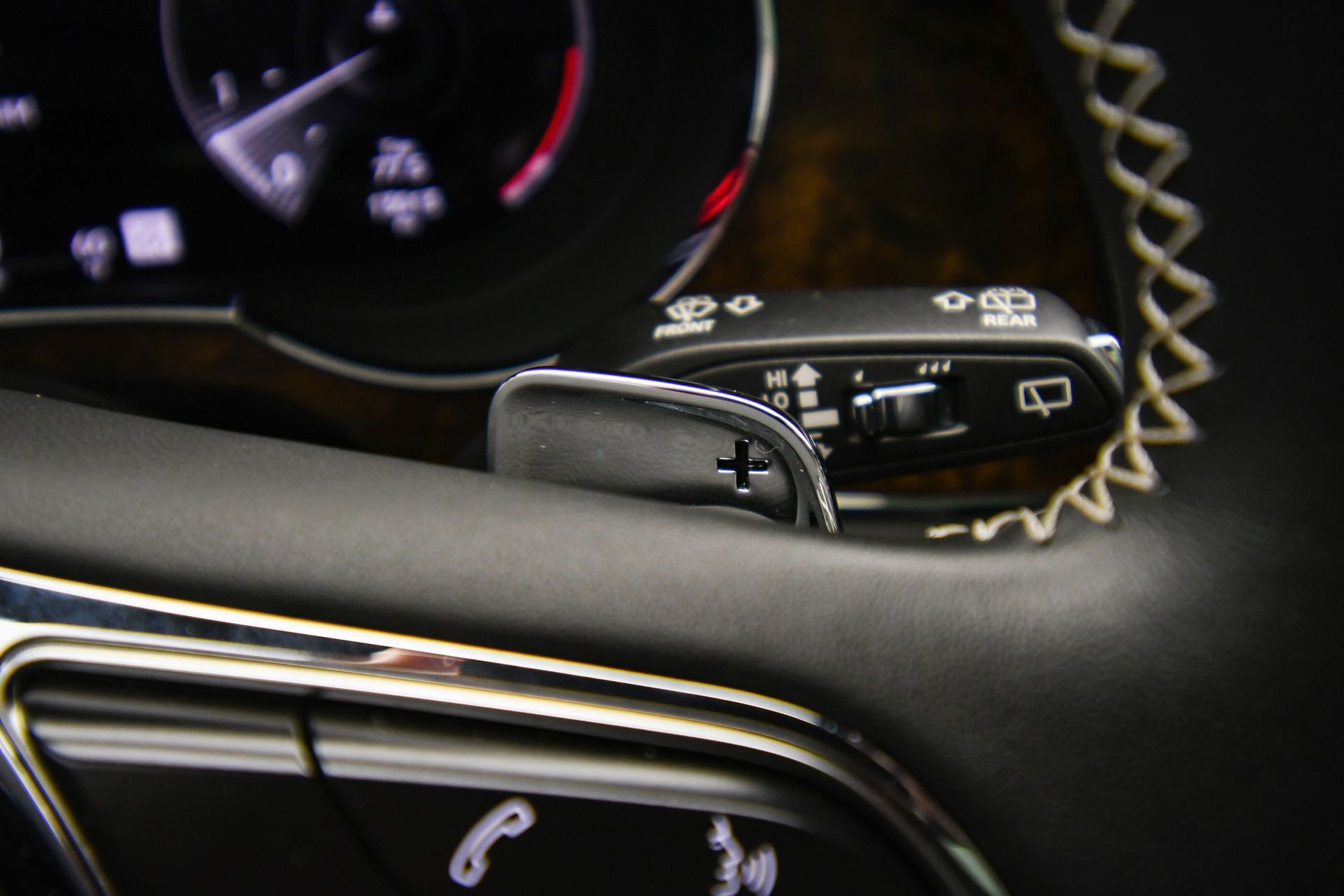 Used 2023 Bentley Bentayga Extended Wheelbase image 38