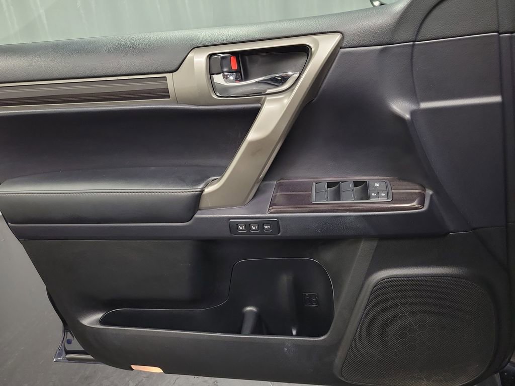 Used 2020 Lexus GX 460 Premium image 24