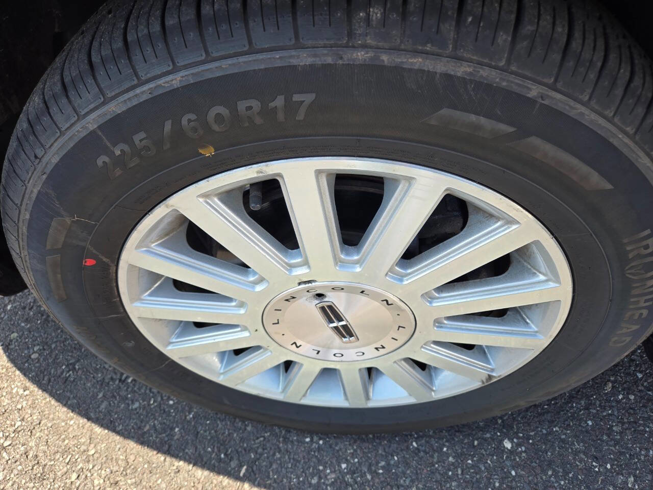 Used 2004 Lincoln Town Car Signature image 21