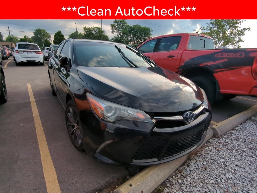 Used 2015 Toyota Camry XSE w/ Moonroof Package FWD image 3
