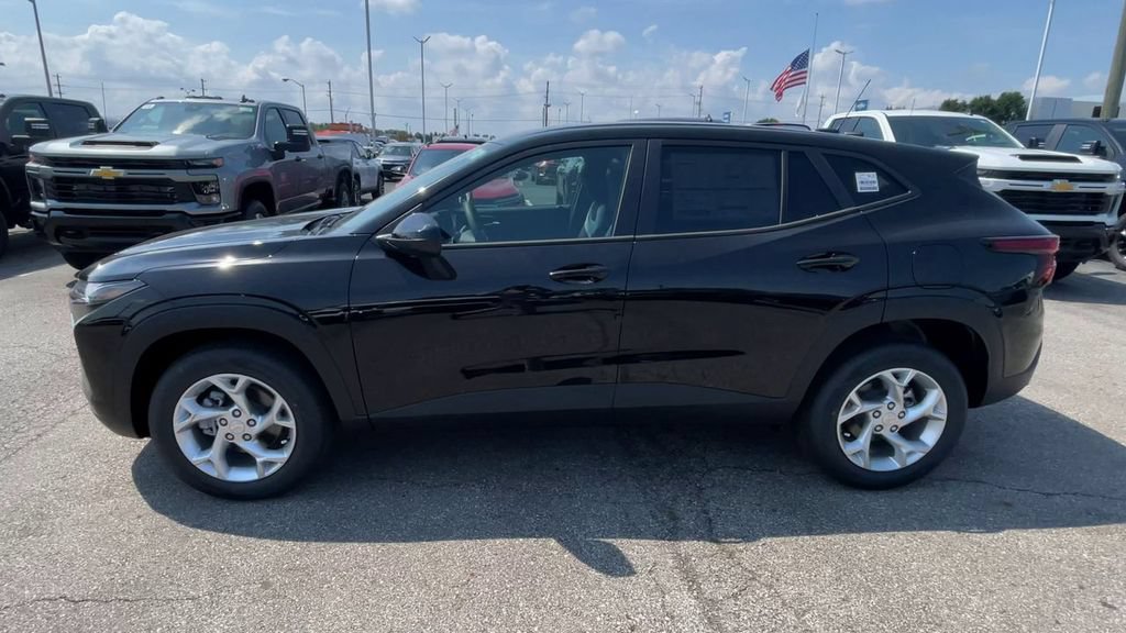New 2026 Chevrolet Trax LS w/ LS Convenience Package FWD image 7