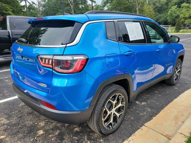 Used 2024 Jeep Compass Latitude AWD/4WD image 7