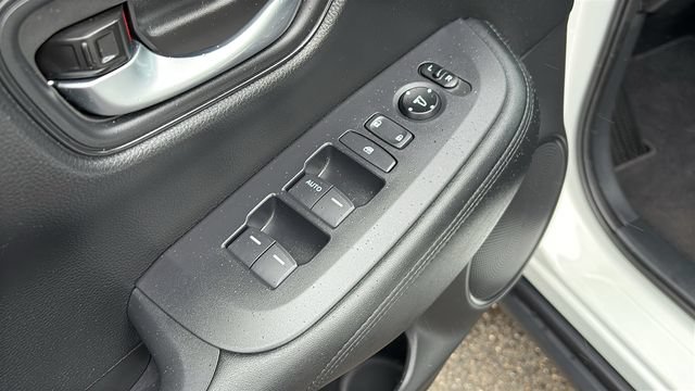 Used 2025 Honda HR-V LX image 9