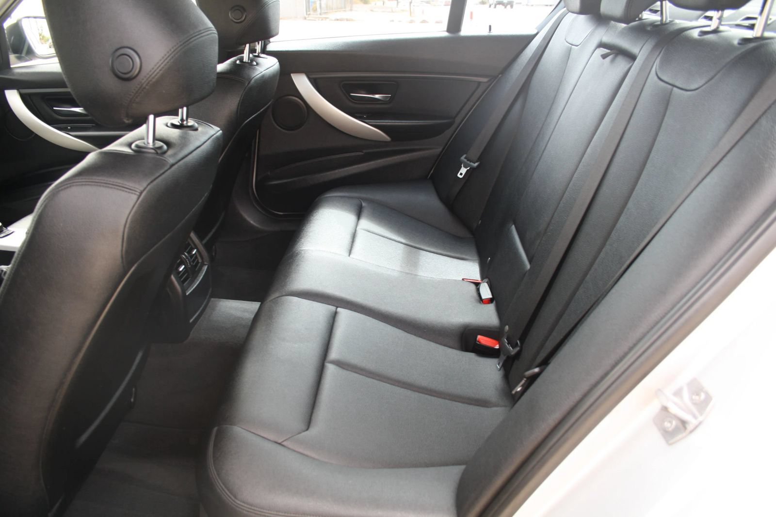 Used 2014 BMW 320i Sedan RWD image 17