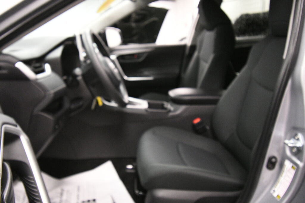 Used 2025 Toyota RAV4 LE image 9