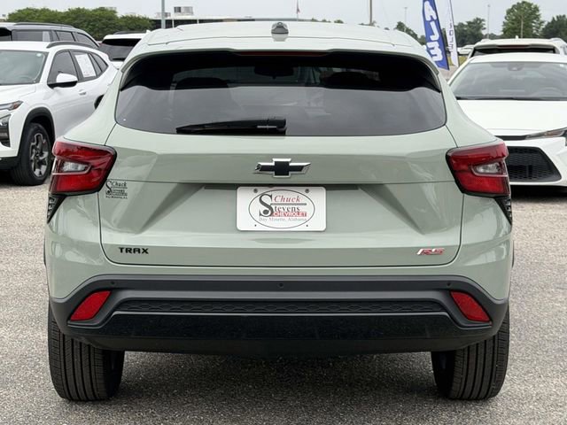 Used 2024 Chevrolet Trax RS w/ Sunroof Package FWD image 5