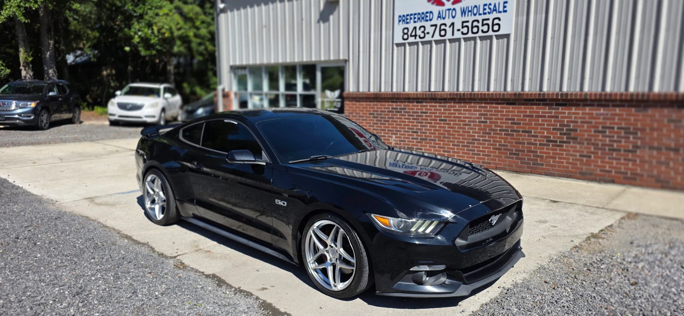Used 2017 Ford Mustang GT RWD image 2