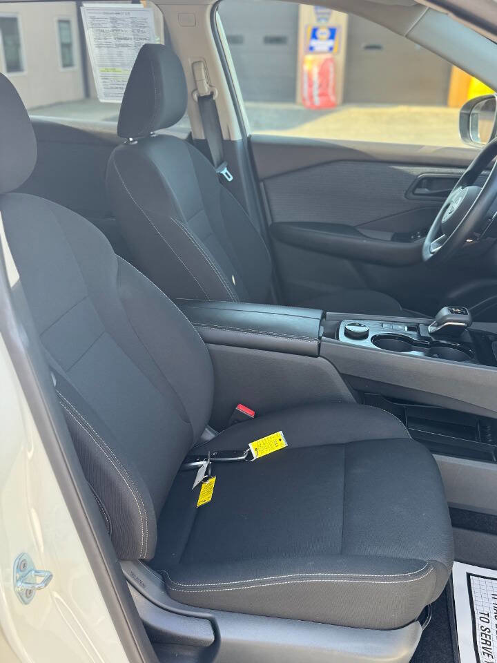 Used 2023 Nissan Rogue S image 12