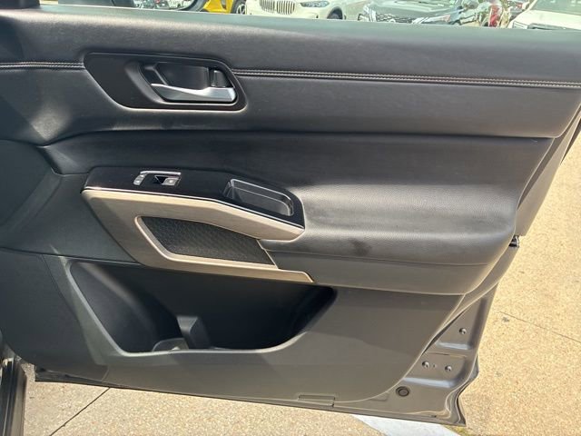 Used 2024 Nissan Pathfinder Platinum FWD image 13