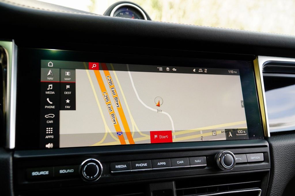 Used 2020 Porsche Macan S image 24