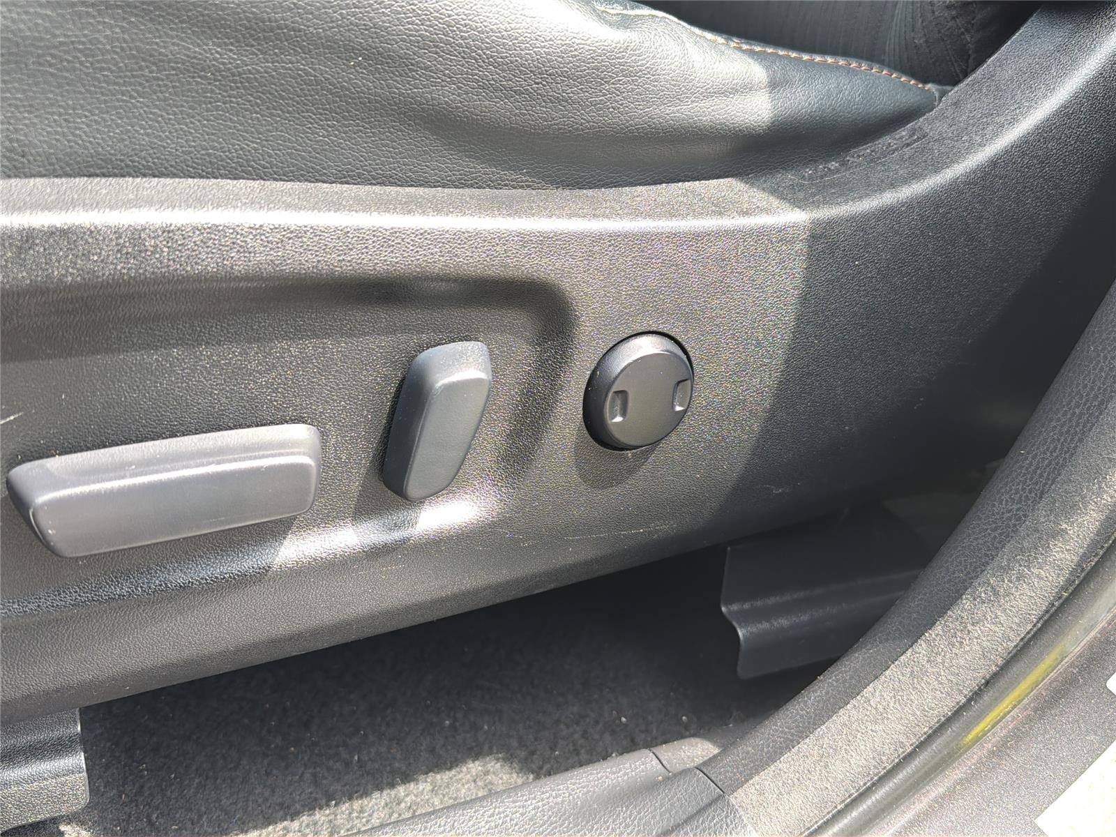 Used 2017 Toyota Highlander Plus w/ Carpet Mat Package AWD/4WD image 28