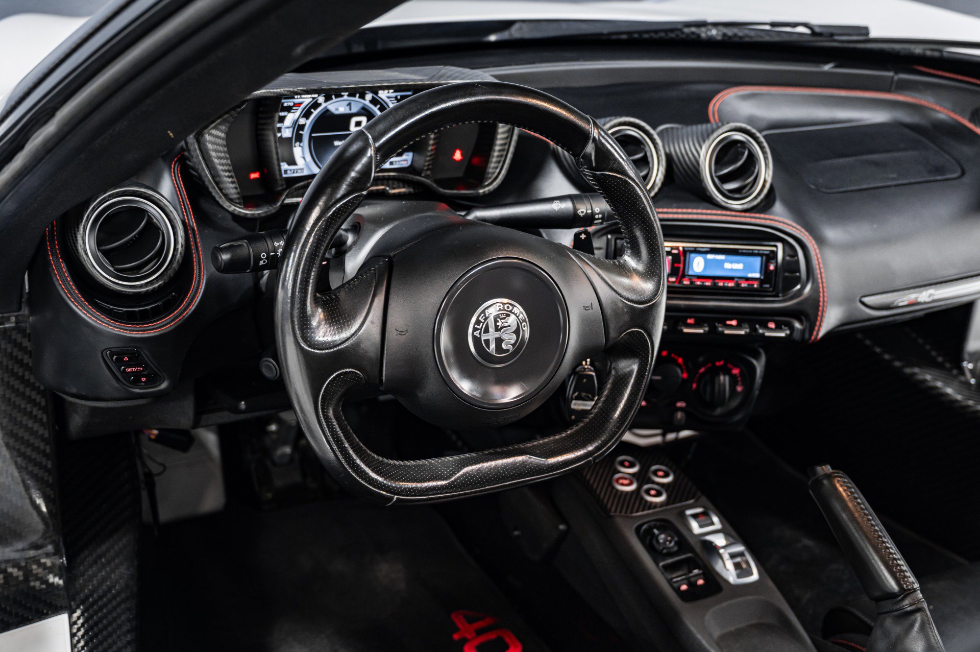 Used 2018 Alfa Romeo 4C Spider RWD image 18