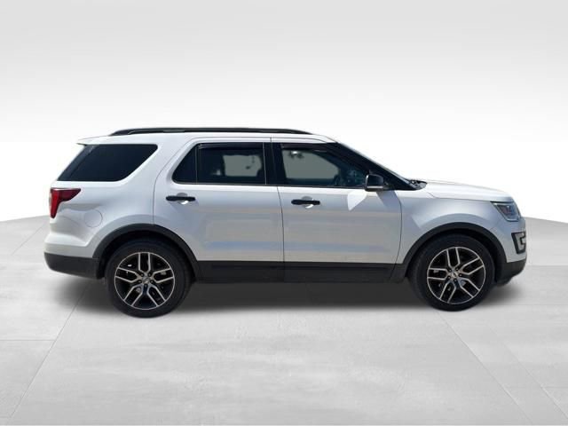 Used 2017 Ford Explorer Sport w/ Equipment Group 401A AWD/4WD image 2