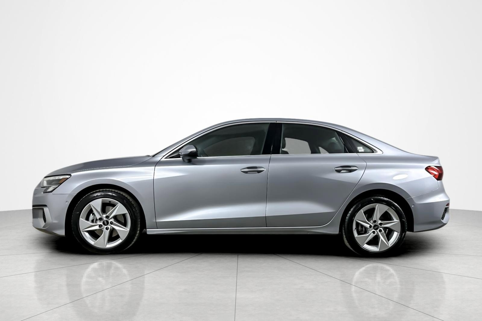 Used 2023 Audi A3 2.0T Premium Plus w/ Premium Plus Package FWD image 2