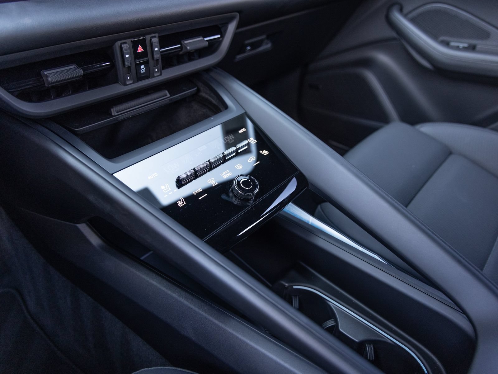 New 2026 Porsche Macan 4 Electric AWD/4WD image 18