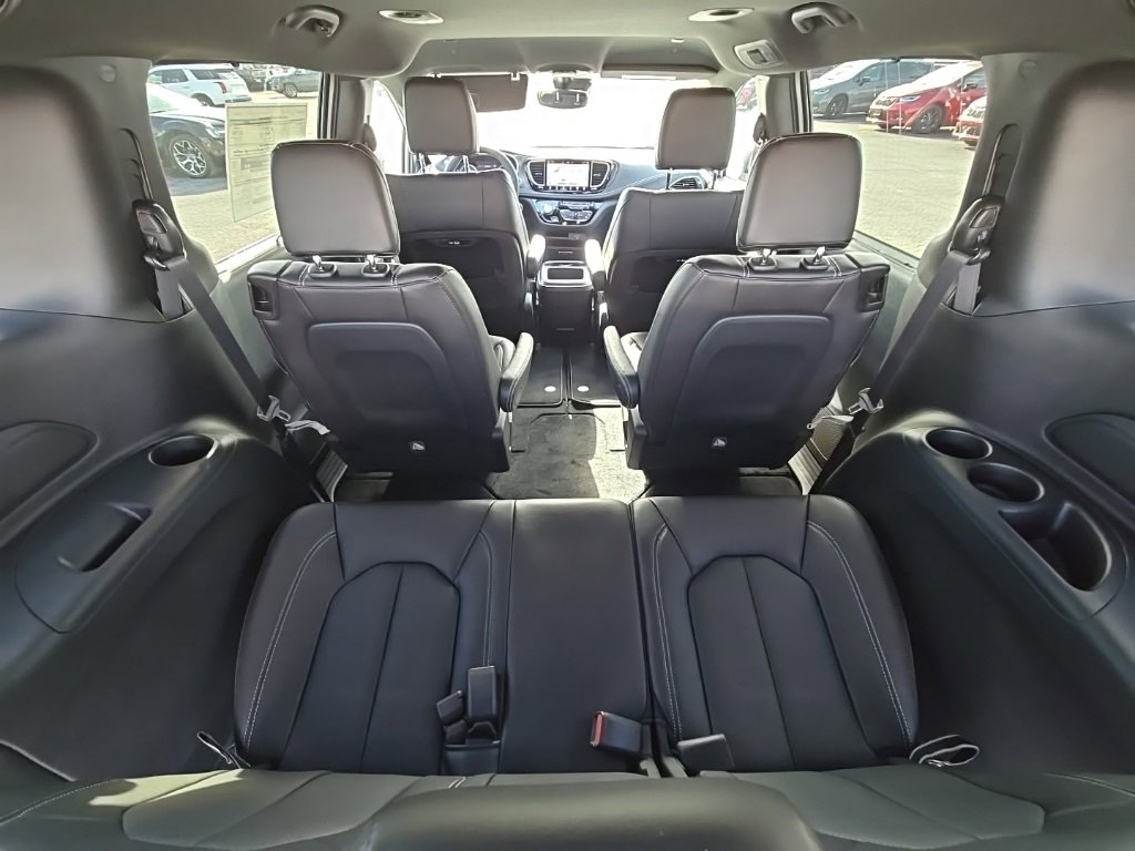 New 2026 Chrysler Pacifica Select image 39