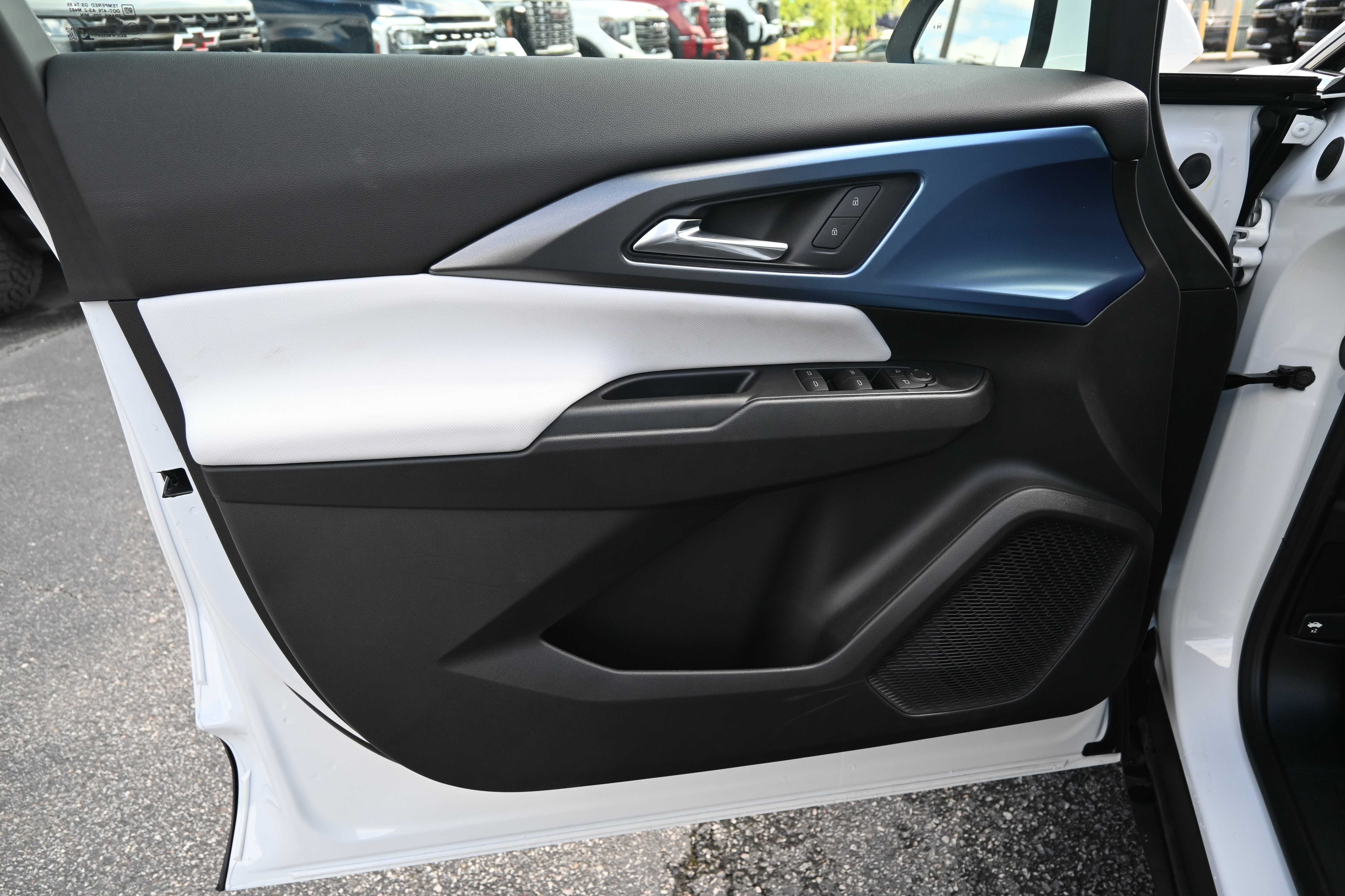 New 2026 Chevrolet Equinox EV LT AWD/4WD image 14