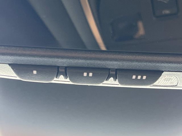 Used 2023 Lexus LS 500 w/ Accessory Package (Z2) image 39