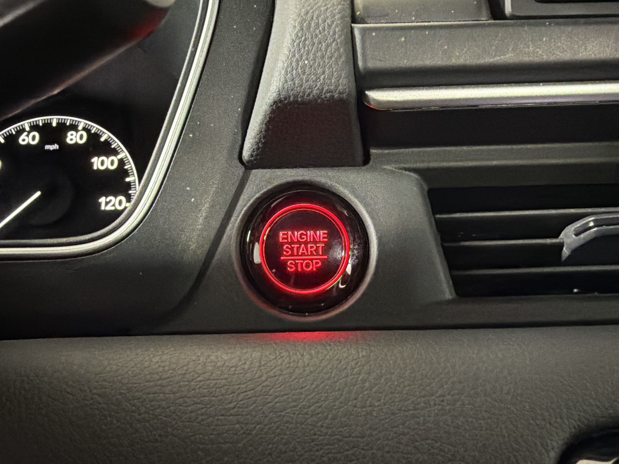 Used 2024 Honda Pilot Sport image 16