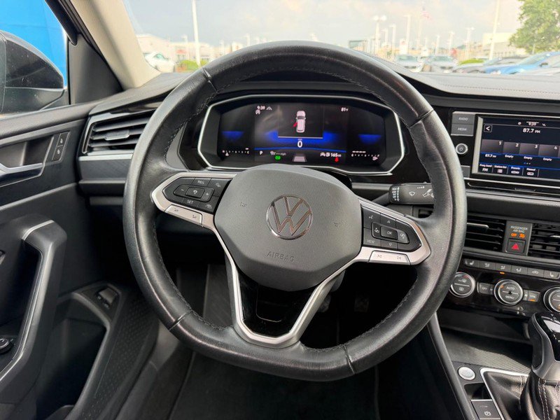 Used 2024 Volkswagen Jetta SE FWD image 10